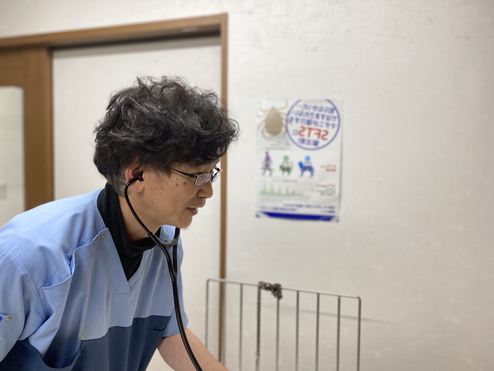 院長 診察中